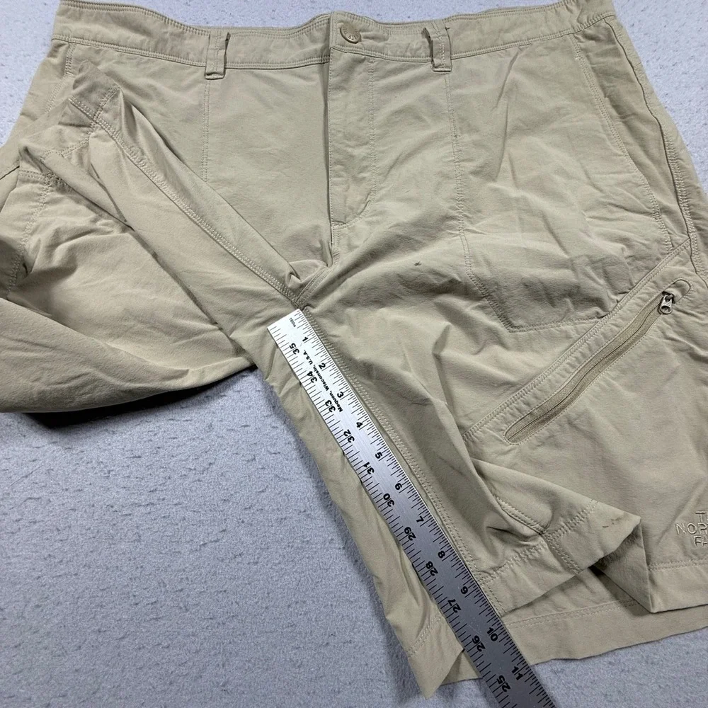 The North Face Mens Khaki Tan Hiking Cargo Shorts Size 40 Stretch Outdoor Trail